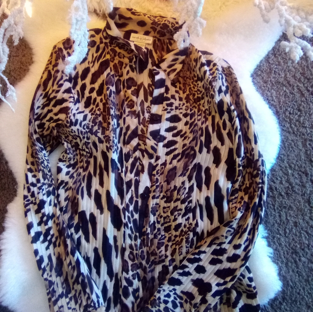 NWOT Sarah B Studio Pleated Leopard Print Button Up Sheer Blouse Sz M